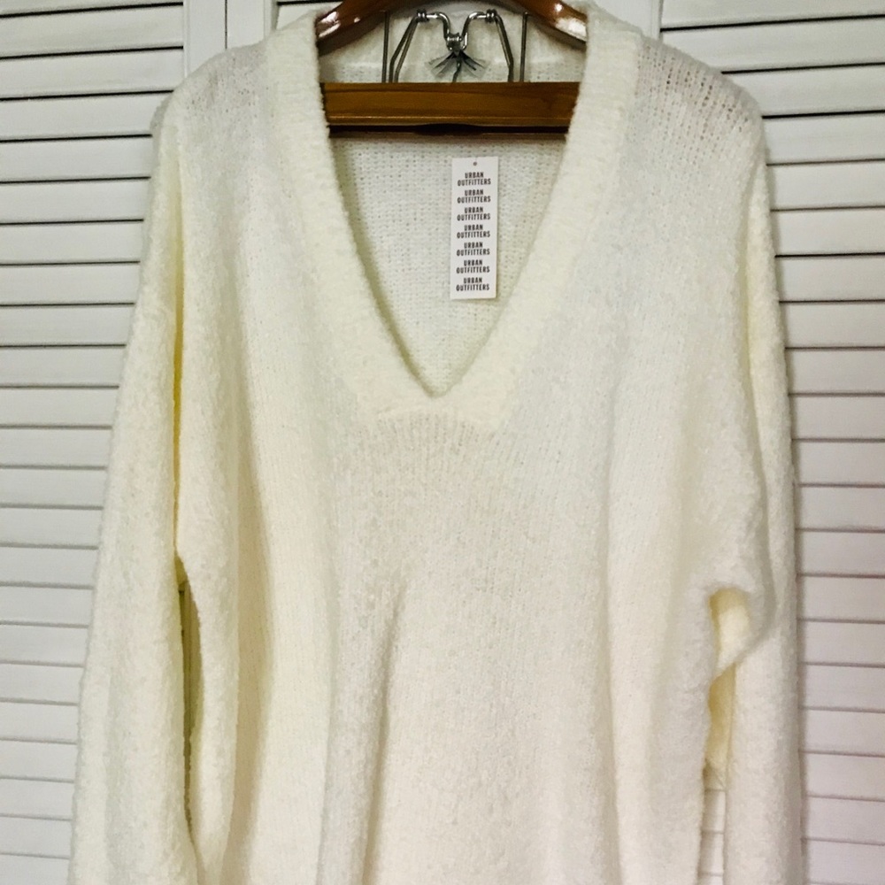 UO V-neck slouchy sweater